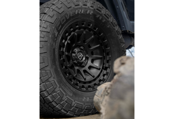 AROS BLACK RHINO BARRAGE 17X8.5 6X139.7 ET -10 NEGRO MATE